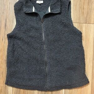 Umgee Gray Sherpa Boucle Knit Fuzzy Teddy Front Zip Sweater Vest. Size Large